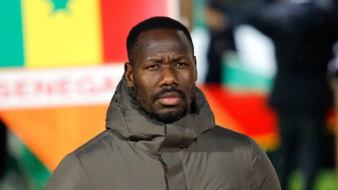 دموع مدرب السنغال.. مشهد مؤثر أمام الكاميرات يثير تعاطف القارة بعد لفتة إنسانية صادمة