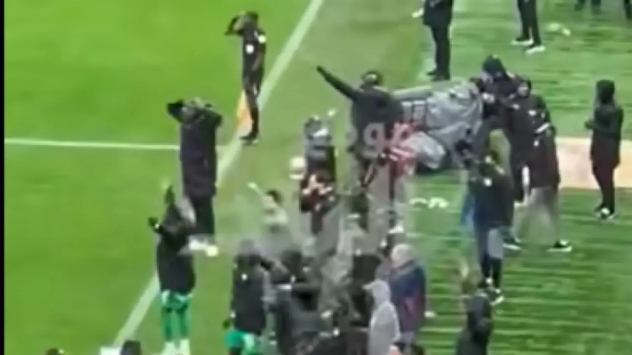 دموع وصدمة.. كواليس خفية على مقاعد بدلاء السنغال في لحظات حسم اللقب الأفريقي