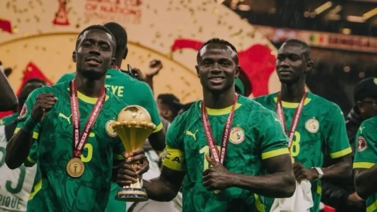 ساديو ماني يخرج عن صمته.. رسالة غامضة تهز الجماهير بعد تتويج السنغال الإفريقي