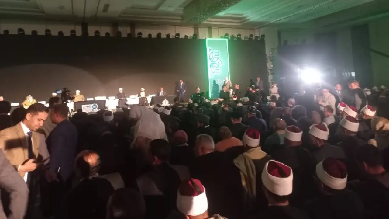 ظلام مفاجئ.. كلمة وزير الأوقاف تنقطع وسط ذهول الحاضرين بمؤتمر الشؤون الإسلامية
