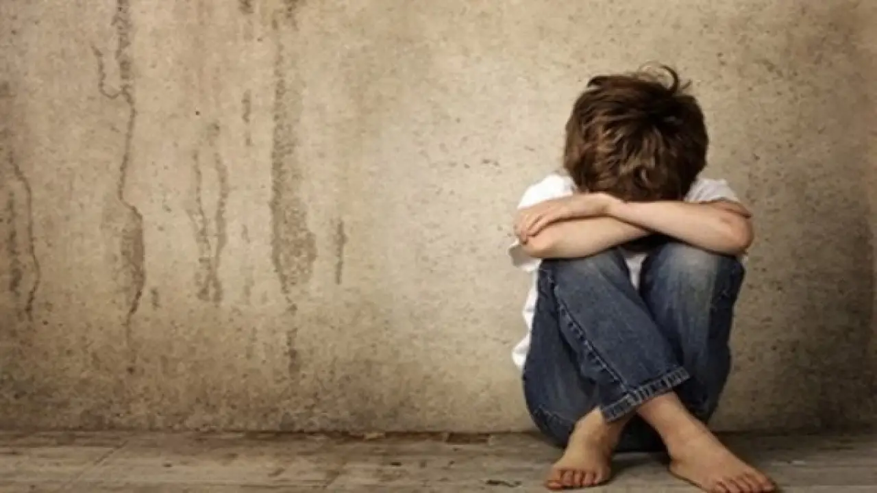 فاجعة تهز المجتمع.. طبيب نفسي يكشف السر وراء تزايد جرائم إنهاء حياة الصغار