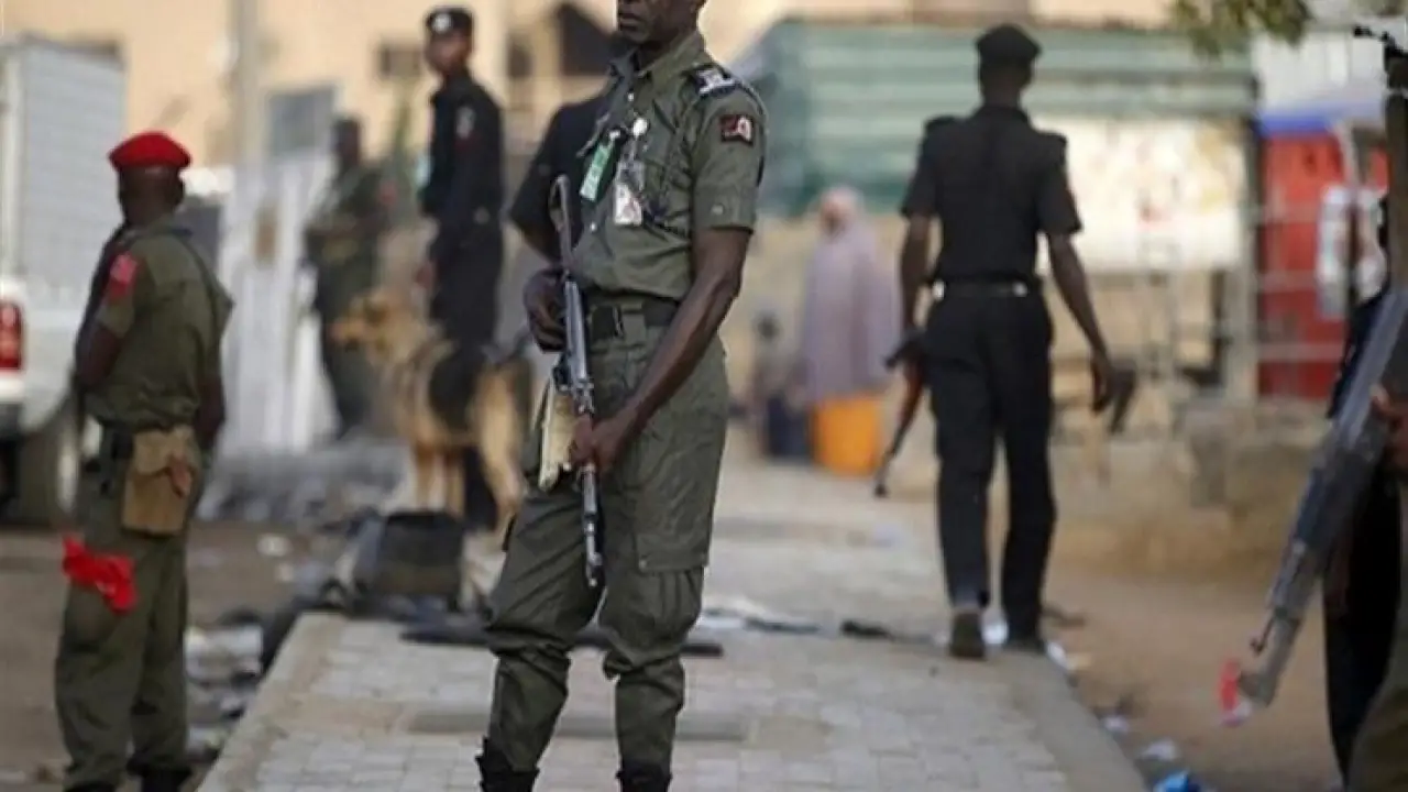 فاجعة في نيجيريا.. مصير مجهول لـ 160 مصلٍ بعد هجوم مباغت على كنيستين