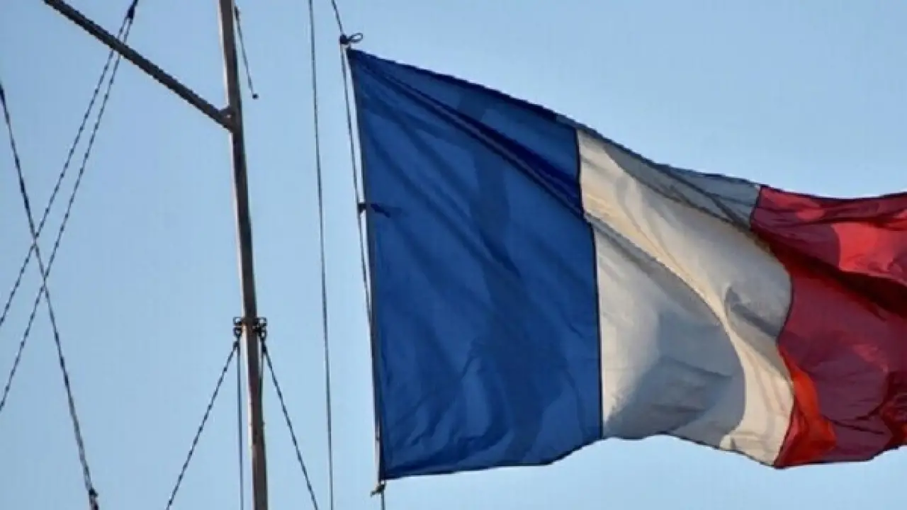 فضيحة عسكرية.. تصريح صادم حول قدرة الجيش الفرنسي على ملء ملعب كرة قدم