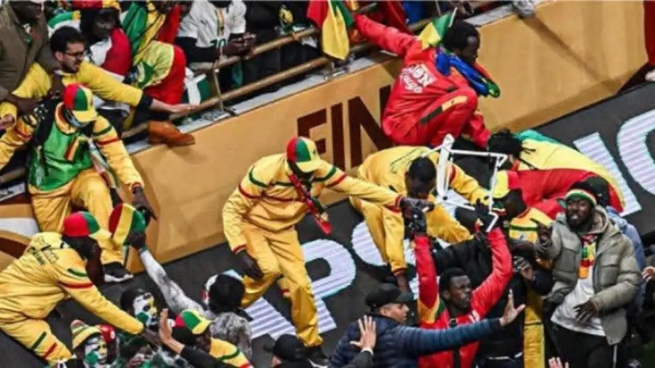 نهائي أمم أفريقيا.. صدام عنيف بين جماهير السنغال والأمن المغربي يربك المشهد في الرباط