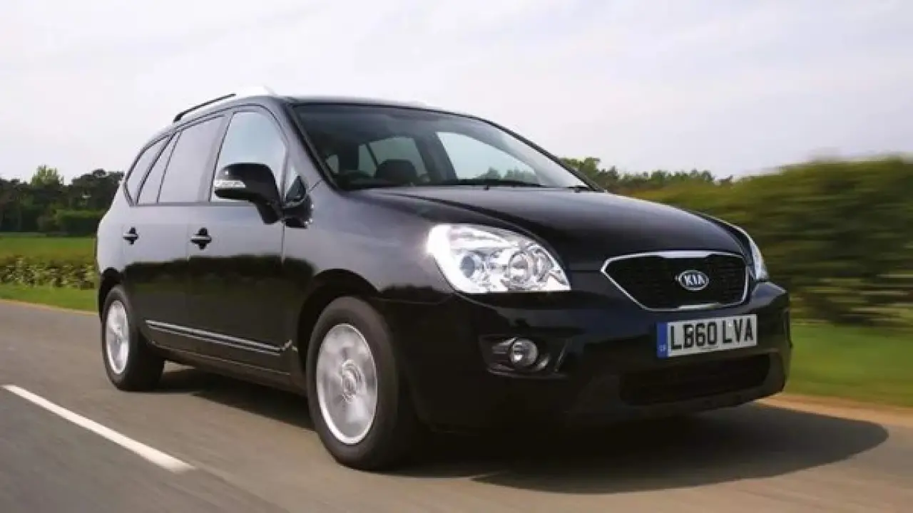 600 ألف جنيه.. سعر كيا كارينز العائلية يحطم التوقعات في سوق السيارات المستعملة