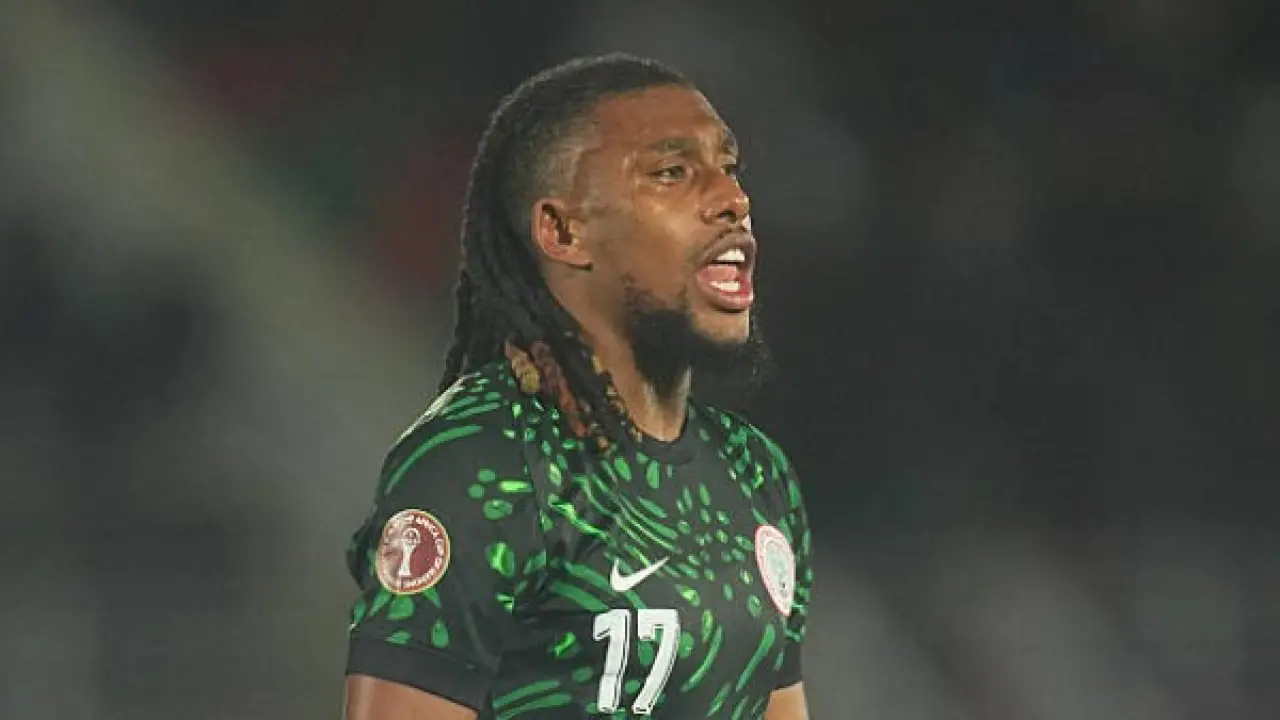 أراد قميصي..أيوبي يكشف لحظة طريفة مع شوبير قبل ركلة الترجيح أمام مصر