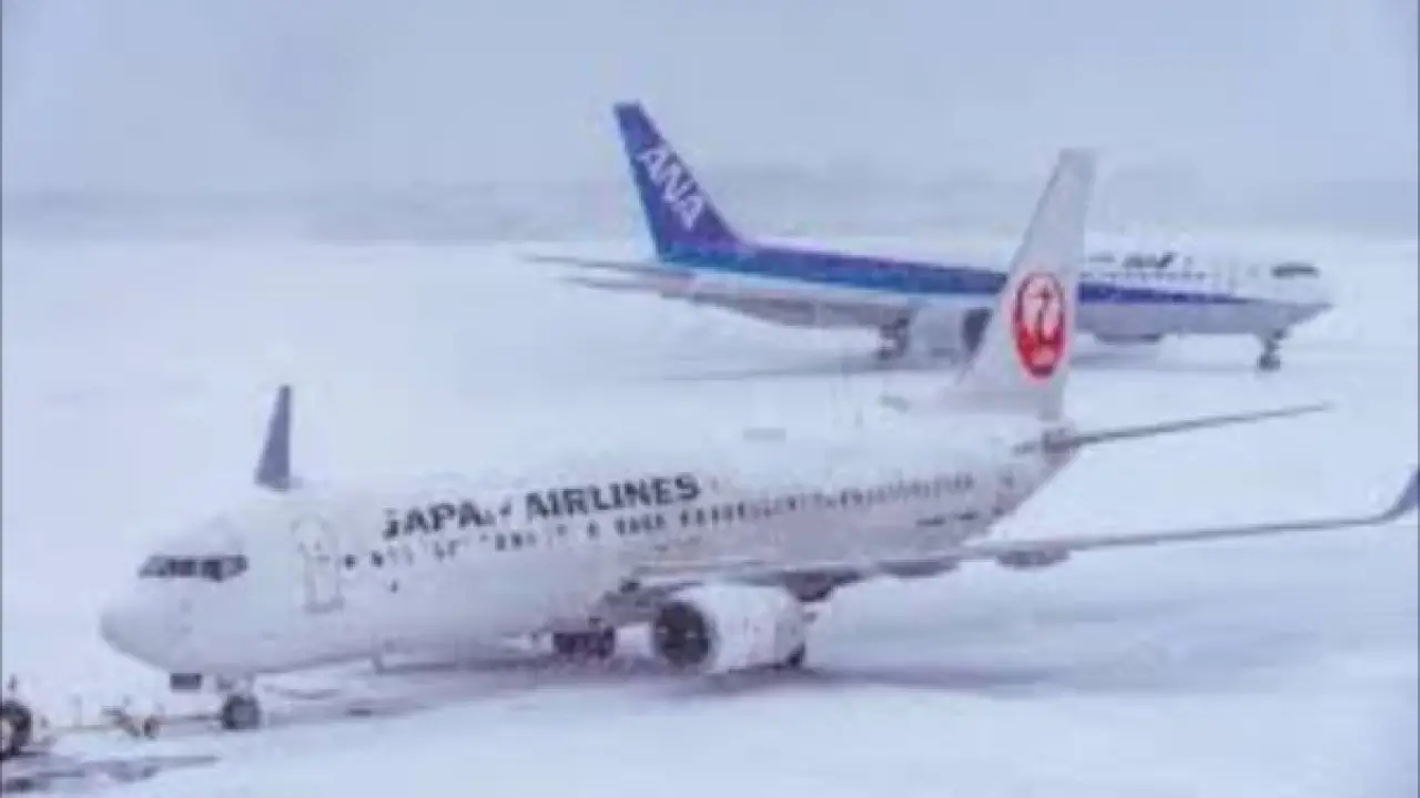 الثلوج الكثيفة والرياح القوية تجبر شركات الطيران في اليابان على إلغاء أكثر من 100 رحلة جوية