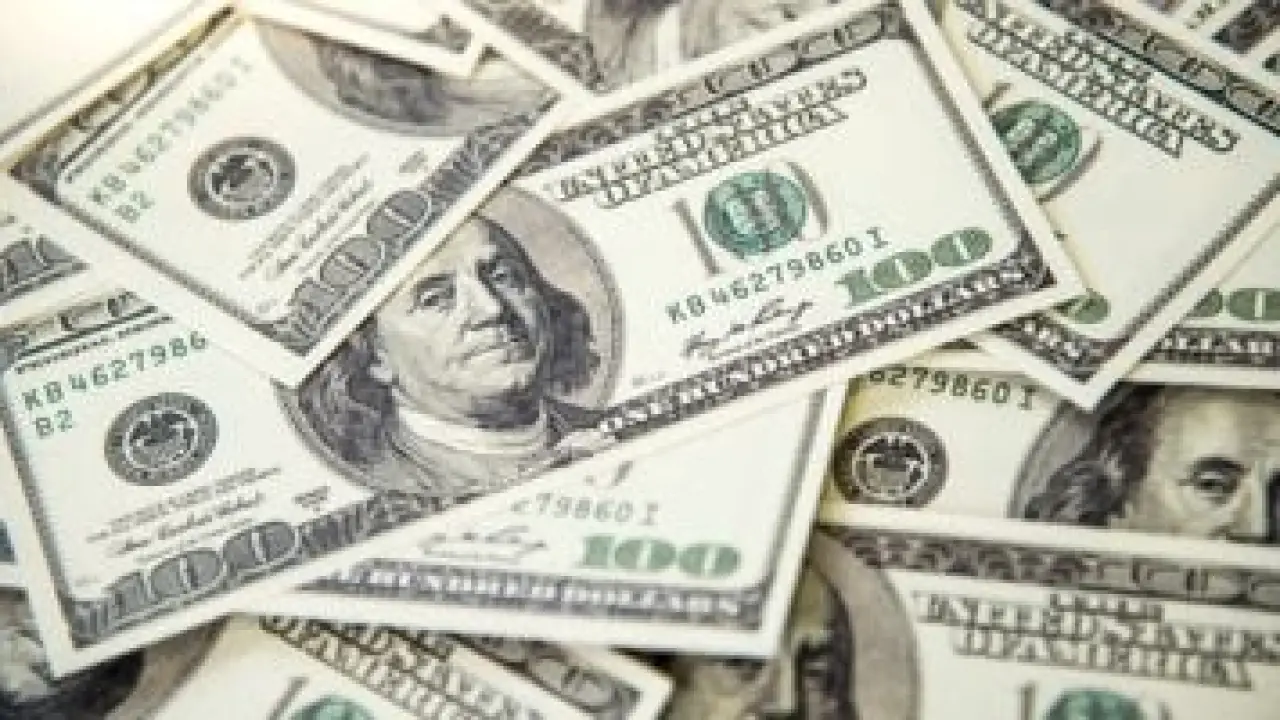 الدولار على مدار الساعة.. 47.36 جنيها سعر شراء الأخضر في بنك مصر