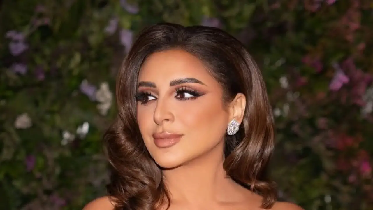 الرقى والجرأة.. أنغام بفستان فضي بعد فوزها بجائزة حفل جوي أووردز