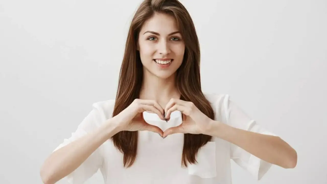 «اللي في إيديها مش ليها».. 4 أبراج قلبها طيب وبتحب العطاء