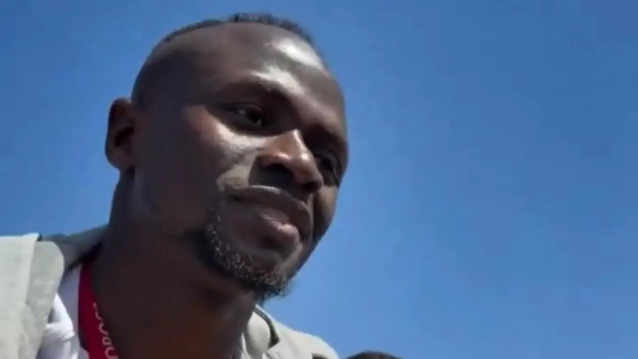 شعب السنغال يهزّ العاصمة داكار عن بكرة أبيها وحافلة الأبطال تتوسط الجماهير بالكأس