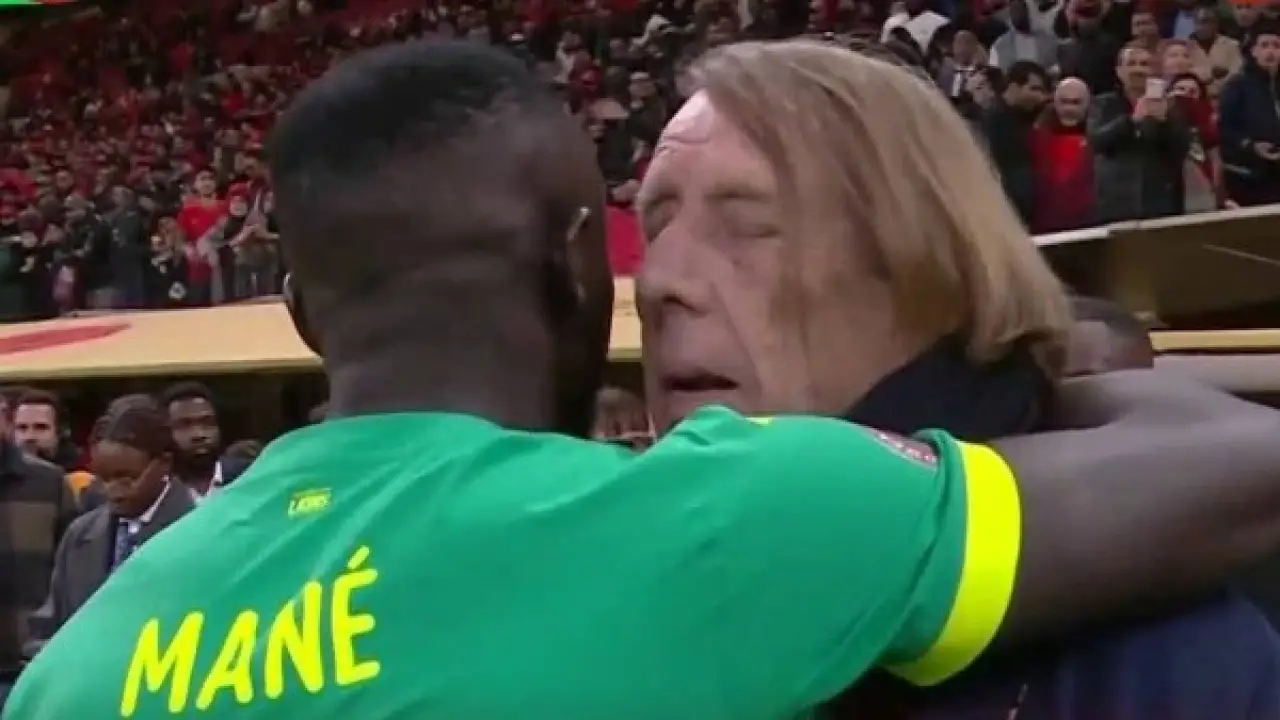 كلود لوروا يكشف كواليس نزوله أرض الملعب في نهائي أمم أفريقيا 2025