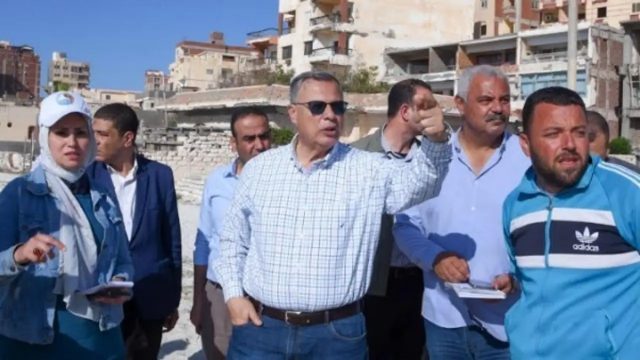 محافظ الإسكندرية يوجه بإزالة الأجزاء القابلة للسقوط بالعقارات