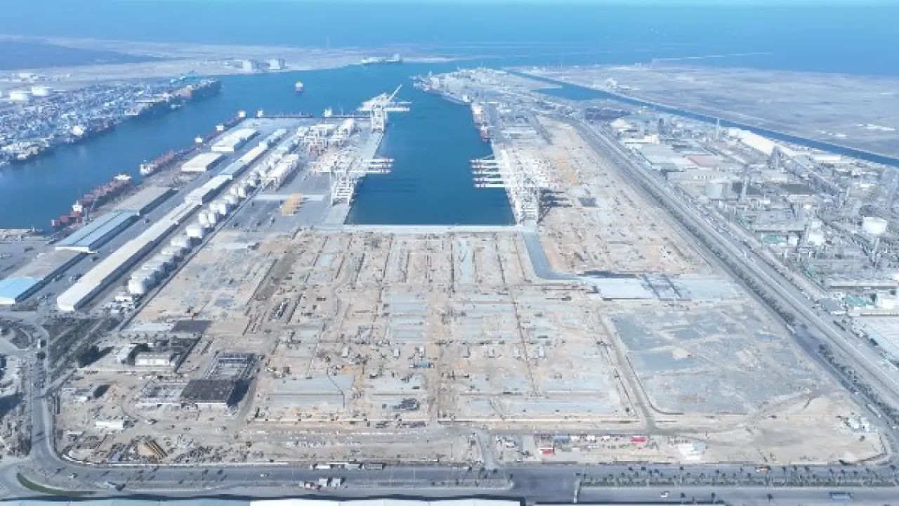 محطة حاويات "تحيا مصر 1" بميناء دمياط.. عملاق لوجيستي بمواصفات عالمية |صور