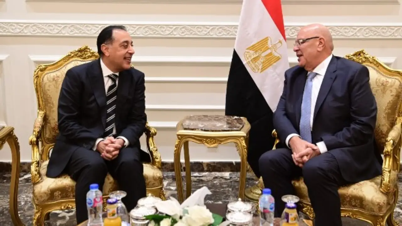 مدبولي خلال تهنئته لرئيس النواب: تعاون وثيق مع البرلمان لتحقيق تطلعات المواطنين