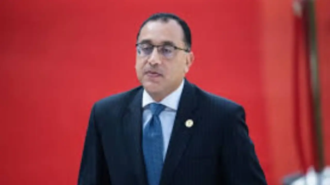 مدبولي يزور البرلمان لتهنئة المستشار هشام بدوي برئاسة المجلس