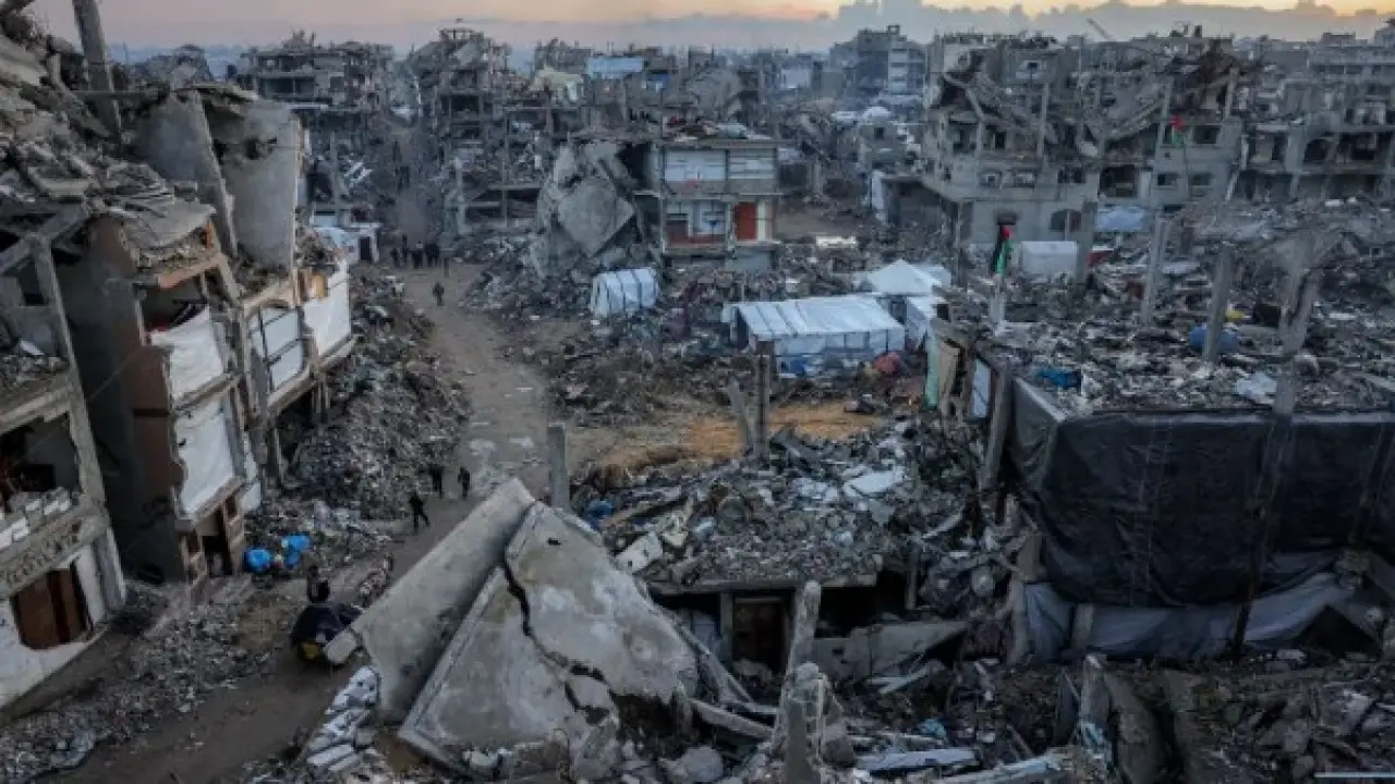 مستشار الرئيس الفلسطيني يكشف عن تفاصيل خطة إعمار غزة