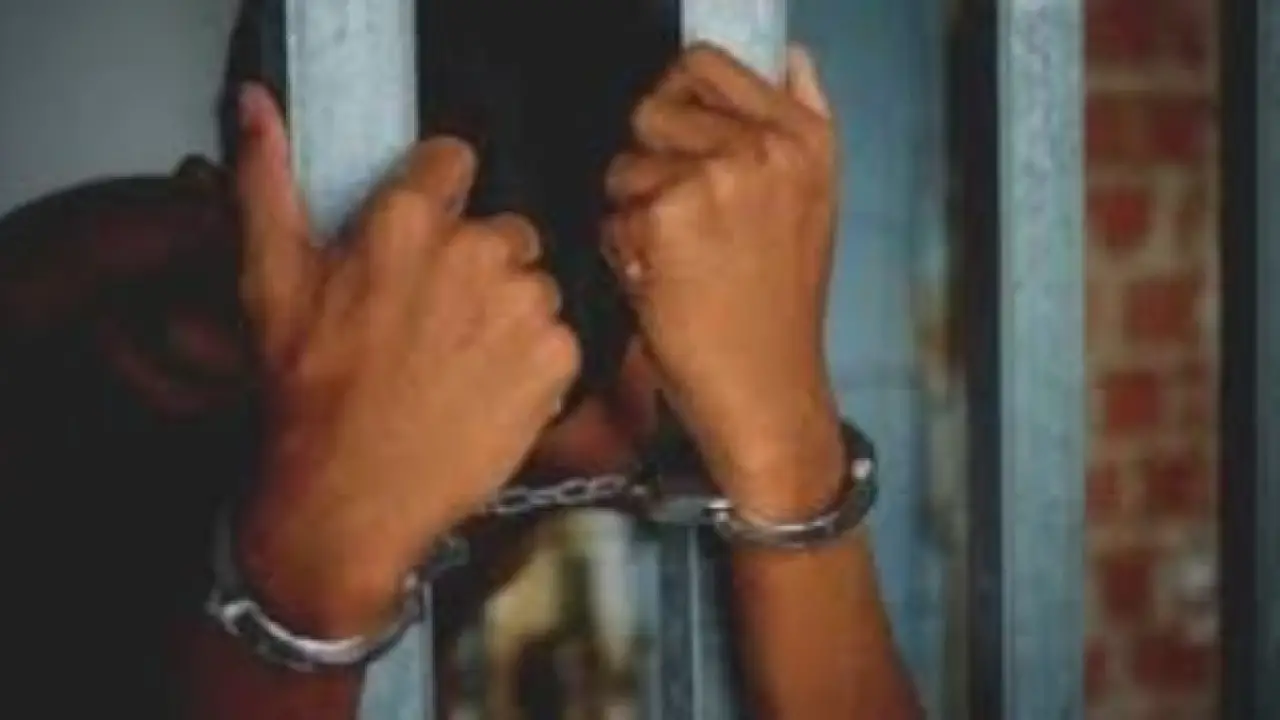 مش هديلك فلوس تاني.. حبس شاب طعن شقيقته وأشعل النار في شقتها بالهرم