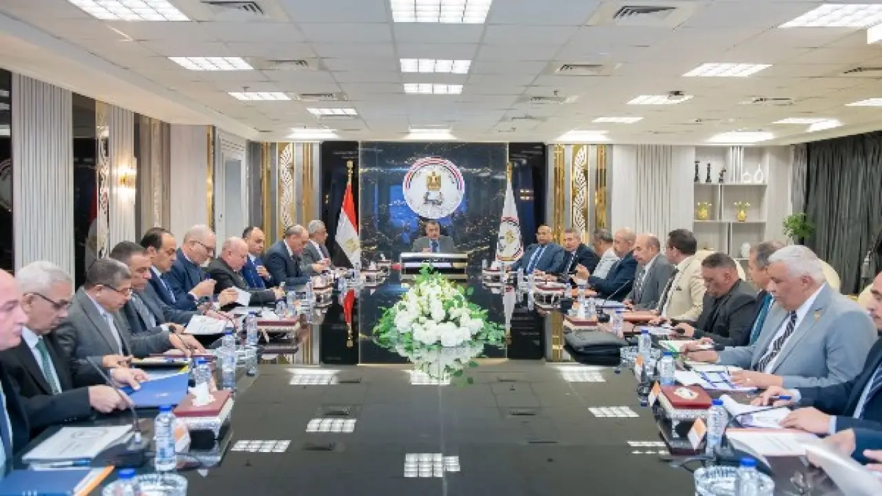 وزير الدولة للإنتاج الحربي يتابع الموقف النصف سنوي لموازنة (2025 / 2026)