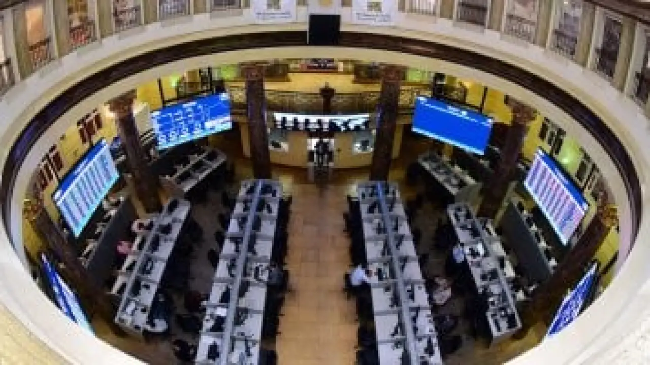 غرامات ميزانية سبتمبر.. 10 شركات كبرى في قبضة البورصة بسبب مبالغ ضخمة