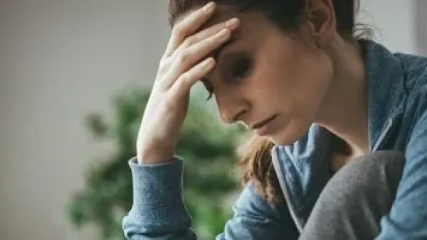 أبعد من نقص الضوء.. خطوات عملية لتجنب الاكتئاب الموسمي والسيطرة على مزاجك شتاءً.