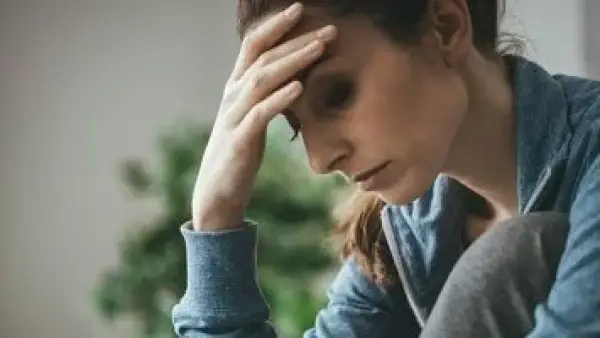 أبعد من نقص الضوء.. خطوات عملية لتجنب الاكتئاب الموسمي والسيطرة على مزاجك شتاءً.