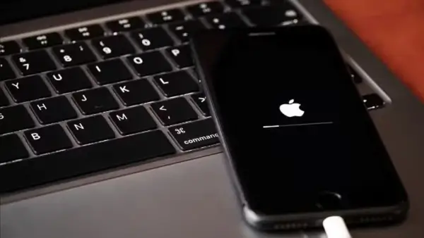 أبل تكشف أول آيفون قابل للطي بمواصفات تقنية غير مسبوقة لعام 2024