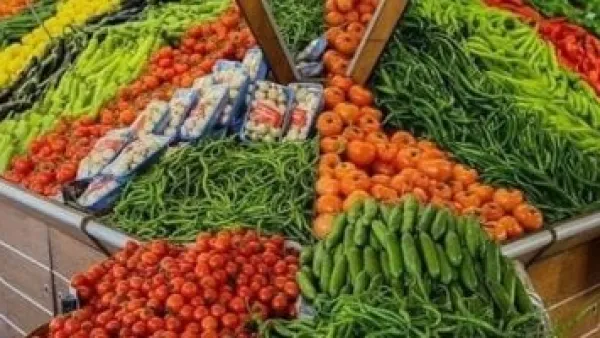 أسعار الخضروات في سوهاج تربك المتسوقين.. والفاكهة توفر ملاذًا آمنًا للميزانية.