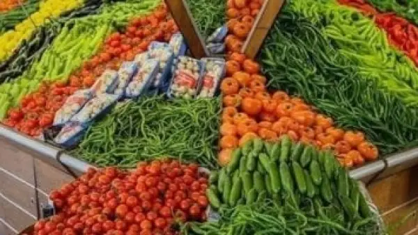 أسعار الخضروات في سوهاج تربك المتسوقين.. والفاكهة توفر ملاذًا آمنًا للميزانية.