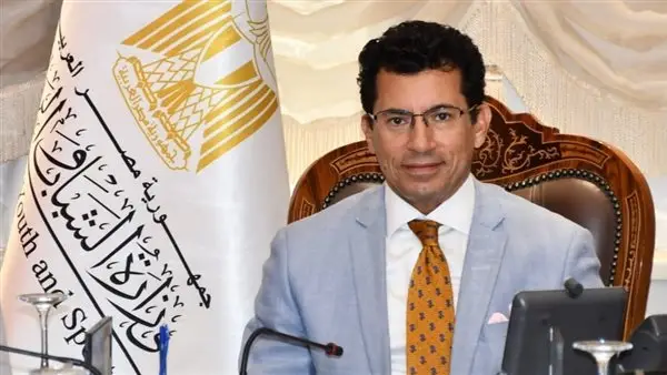 أشرف صبحي يهنئ الحسيني كأول مصري يتصدر رئاسة الاتحاد الدولي للسلاح