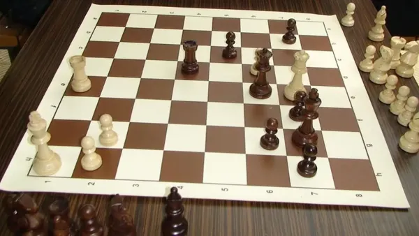 أصغر لاعب شطرنج بالعالم بعمر 3 سنوات يتفوق على 3 محترفين ويدخل تصنيف الاتحاد الدولي