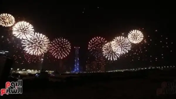 أضواء العاصمة الإدارية.. مشاهد فيديو توثق احتفالات رأس السنة في مصر 2025