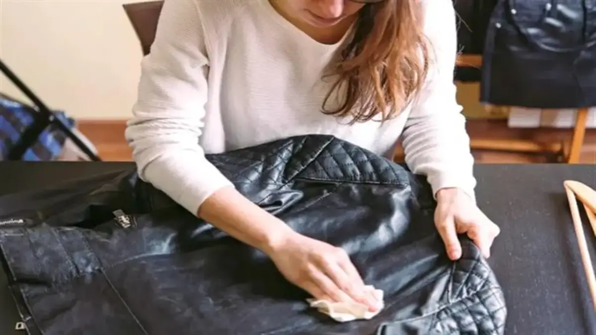 أفضل طريقة لغسل الجاكيت الجلد مع الالتزام بتعليمات التنظيف الداخلي للحفاظ على جودته