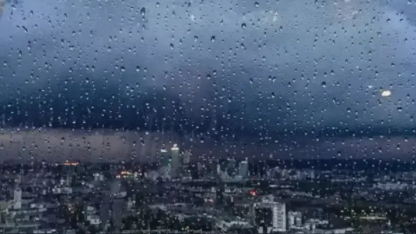 أمطار غزيرة تغلق طرقاً وتزيد المخاطر في 3 مناطق بالمملكة وفق تحذير الدفاع المدني