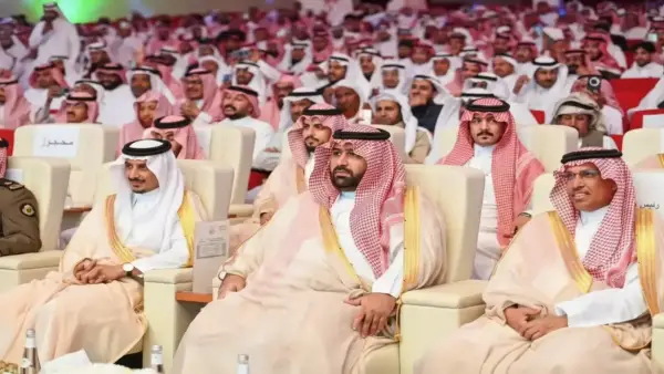 أمير جازان يكرم الشاعر حسن أبوعَلة بتسمية المسرح الحضاري تثميناً لمسيرته الفنية التي امتدت 60 عاماً
