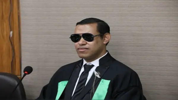 أول معيد كفيف في كلية الإعلام يؤكد: الإعاقة ليست عائقًا ولا مكان للشفقة في تجربتي التعليمية