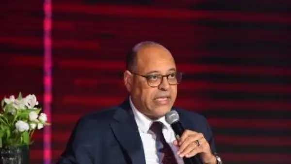 إجازة القطاع الخاص.. وزير العمل يحدد أيام العطلات الرسمية مدفوعة الأجر للعاملين