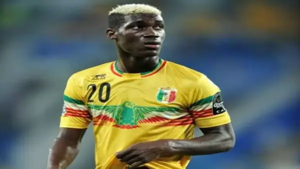 إصابة بيسوما.. غموض يحيط بمشاركة نجم مالي بمواجهة المغرب الحاسمة مرتقبة