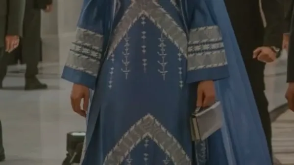 إطلالة الأميرة رجوة الحسين في اليوبيل الماسي تجمع بين التراث الأردني والأناقة العصرية