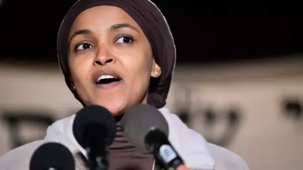 إلهان عمر تتهم ترامب باستخدام العنصرية لتبرير إخفاقاته السياسية