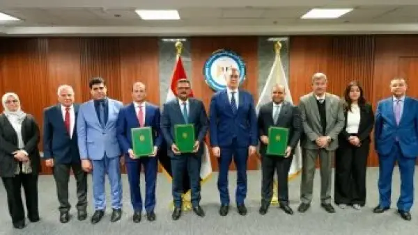 اتفاقية تنقيب جديدة.. وزير البترول يوقع عقد البحث عن الذهب بمنطقة أبو مروات