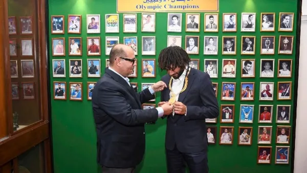 اختيار النني سفيرًا للجنة الأولمبية المصرية وتكريمه بالقلادة الذهبية يعزز دوره الرياضي والاجتماعي