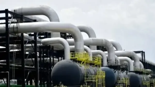 ارتفاع أسعار النفط مع توقعات الأسواق لتراجع الفائدة الأمريكية وتأثيرها على الاقتصاد العالمي