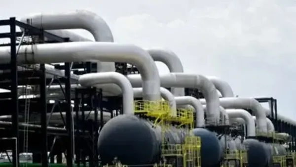 ارتفاع أسعار النفط مع توقعات الأسواق لتراجع الفائدة الأمريكية وتأثيرها على الاقتصاد العالمي