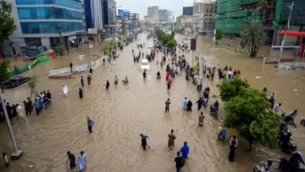 ارتفاع قتلى الفيضانات والانهيارات الأرضية في إندونيسيا إلى 19 مع تواصل الفرق للبحث والإنقاذ