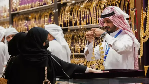 ارتفاع قياسي.. أسعار الذهب في السعودية تتخطى مستويات جديدة لعيار 21 والجنيه