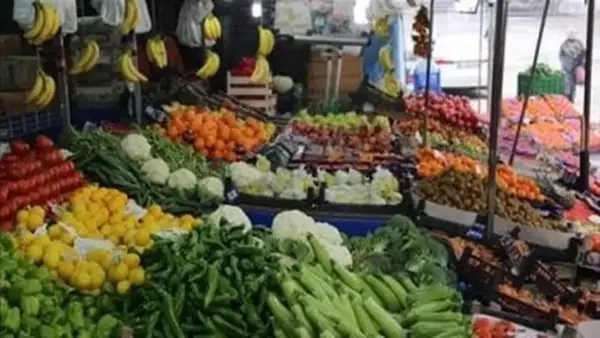 استقرار أسعار الخضراوات وهدوء حركة الفاكهة يعكسان توازن السوق في سوهاج