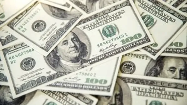 استقرار سعر الدولار في البنوك المصرية ينعكس استقرارًا على السوق المحلية