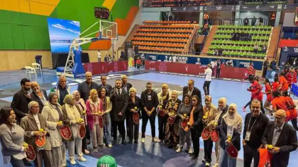 الأهلي يكرم قدامى لاعبي كرة السلة خلال بطولة إفريقيا للسيدات لتعزيز تاريخ النادي ودعم الرياضة النسائية