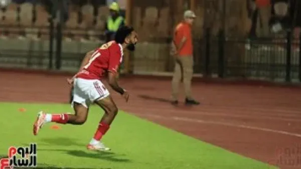 الأهلي يُنهي مسلسل التجديد ويؤمّن بقاء حسين الشحات في صفوفه لـ 3 مواسم